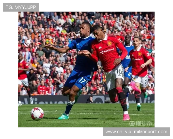 拉什福德远距挑射炸开对手城池